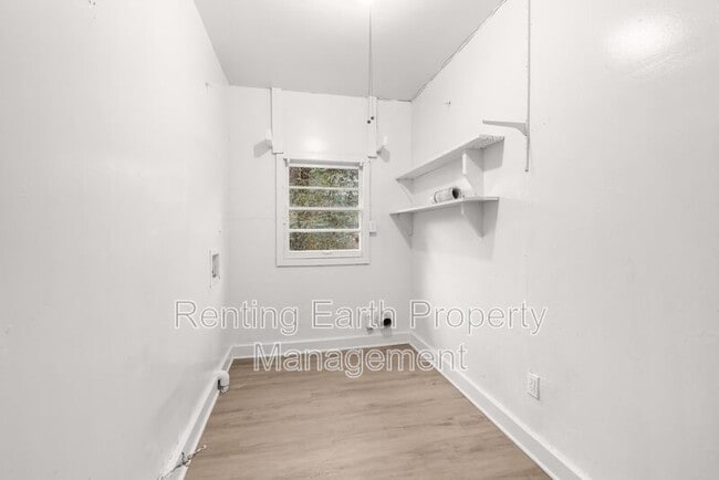 Building Photo - 221 Lawson Rd