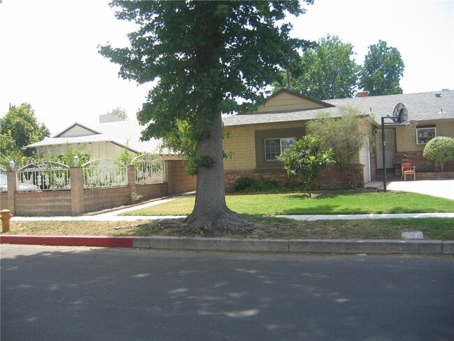 Building Photo - 7657 Teesdale Ave