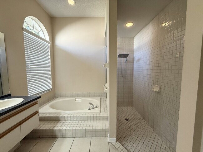 Building Photo - 3107 Westridge Dr