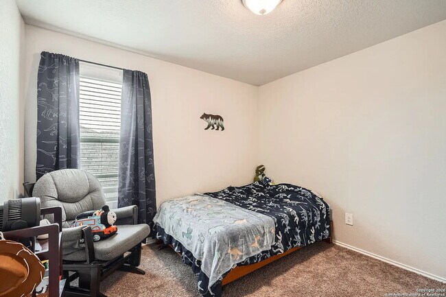 Building Photo - Spacious 4 Bedroom with Primary Suite Downstairs!