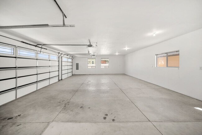Building Photo - 229 Sun Valley Dr