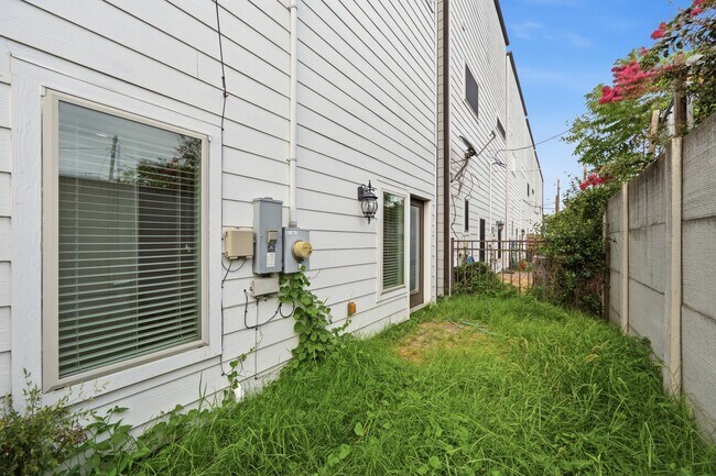 Building Photo - 1225 Bonner St