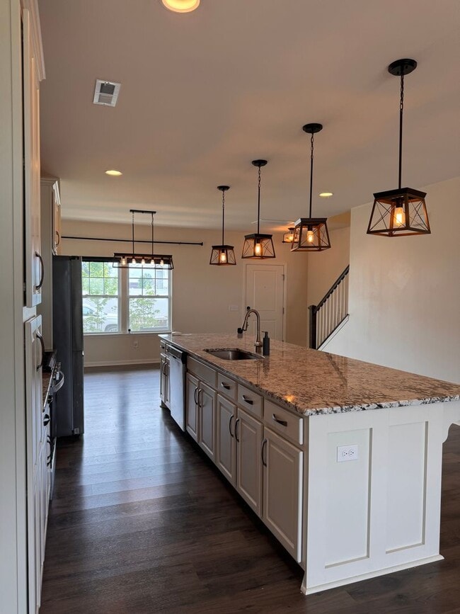 Building Photo - 4BR 2.5Bath Beauty in High Point