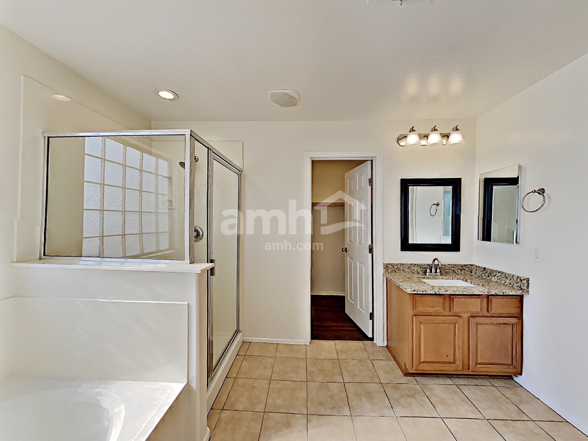 Building Photo - 17305 W Woodlands Ave