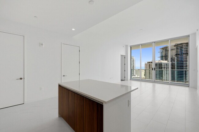 Building Photo - 400 Central Ave