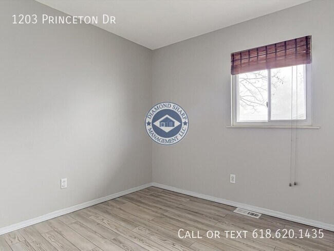 Building Photo - 1203 Princeton Dr