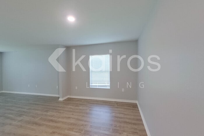 Building Photo - 4204 East 5th Street