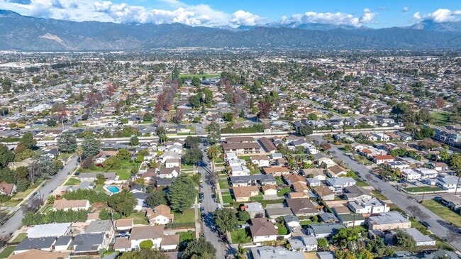 Building Photo - val540