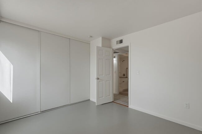 Building Photo - 8055 E Thomas Rd