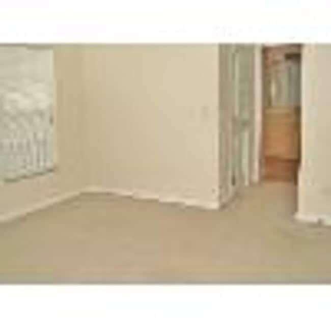 Building Photo - Inviting 3 Bedroom, 2 Bath Home in Desirab...