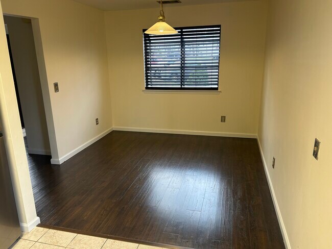 Building Photo - 57 Birchwood Rd