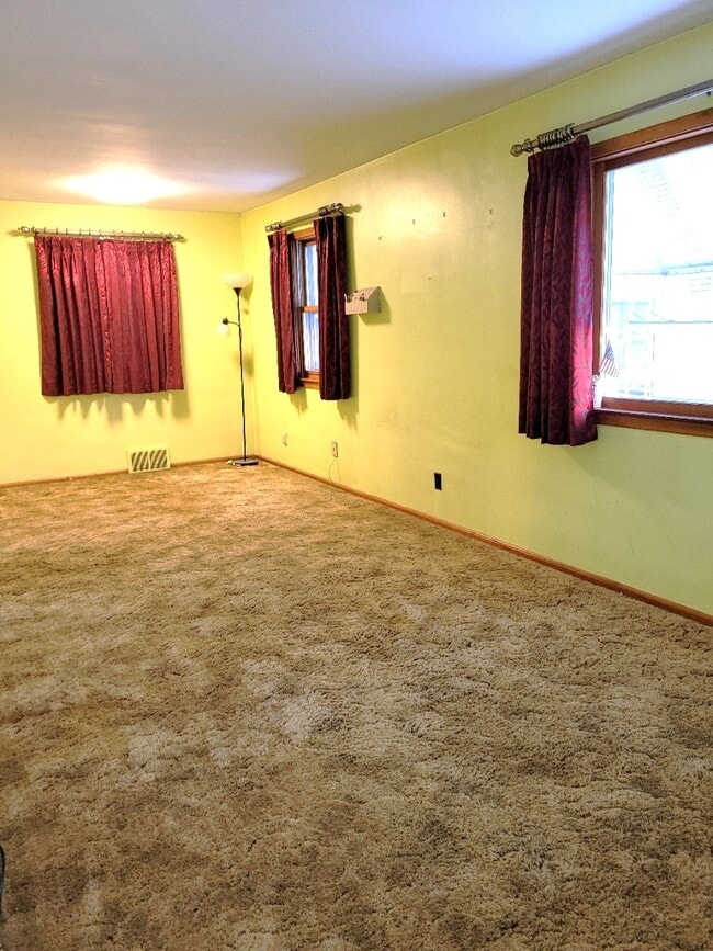 Building Photo - 515 N 8th Ave