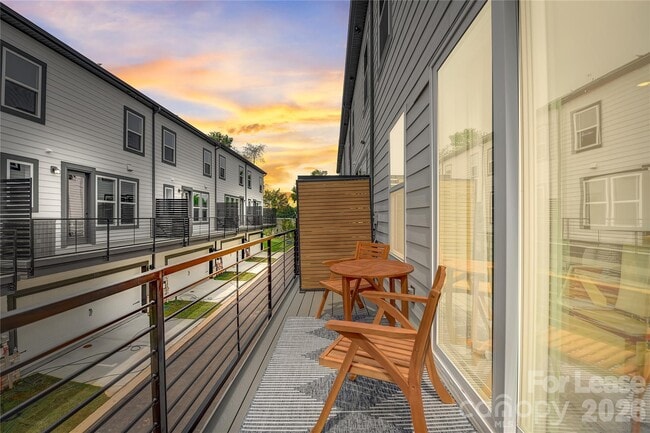 Building Photo - 411 Jetton St