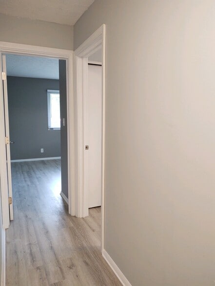 Building Photo - 140 Maple Dr