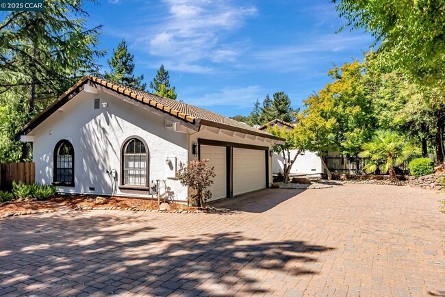 Building Photo - 1108 Howard Hls Rd