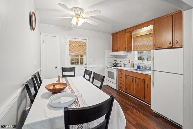 Building Photo - 90 Ford Rd