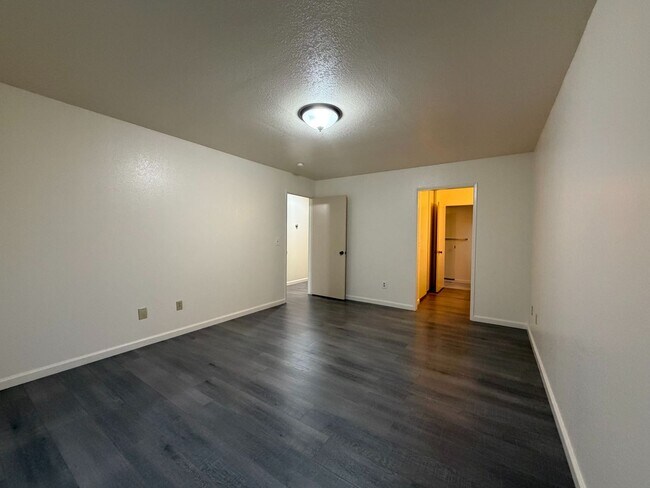 Building Photo - 745 Cedar Dr