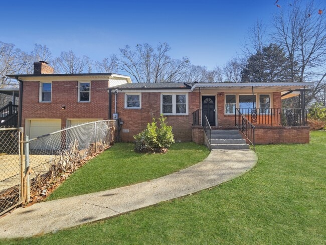 Building Photo - 36 Hall St