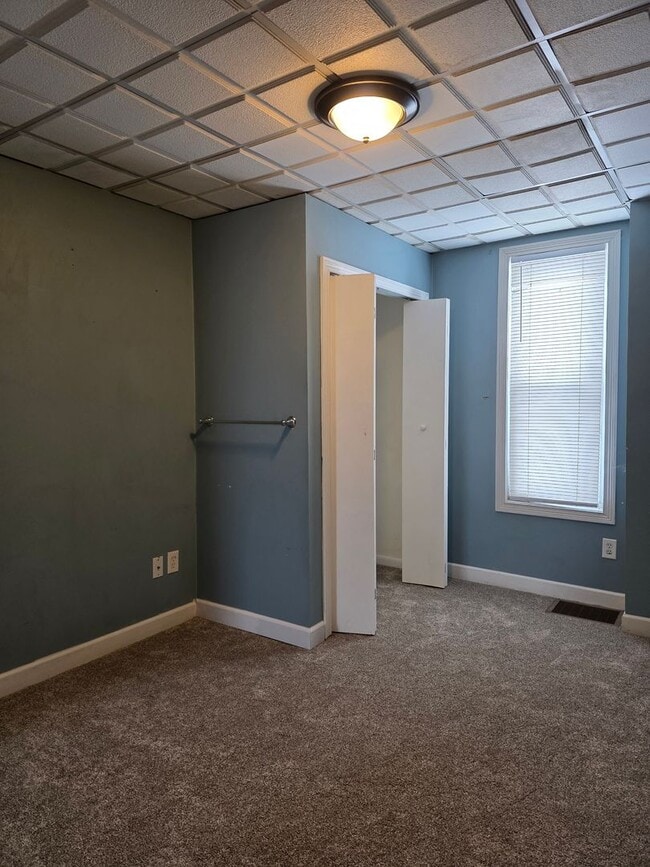 Building Photo - Spacious Home Across from University of Findlay