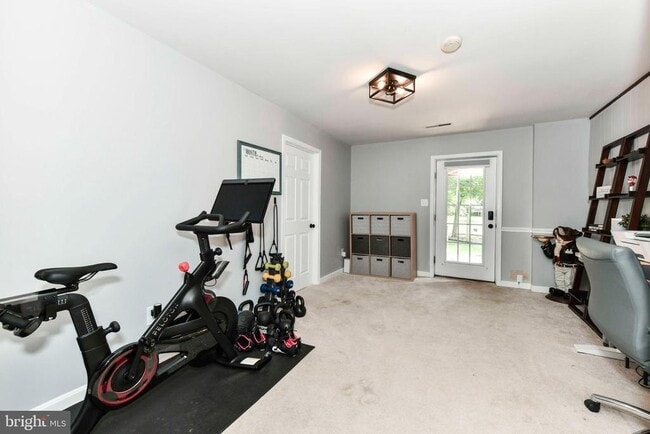 Building Photo - 2107 Golf Course Dr
