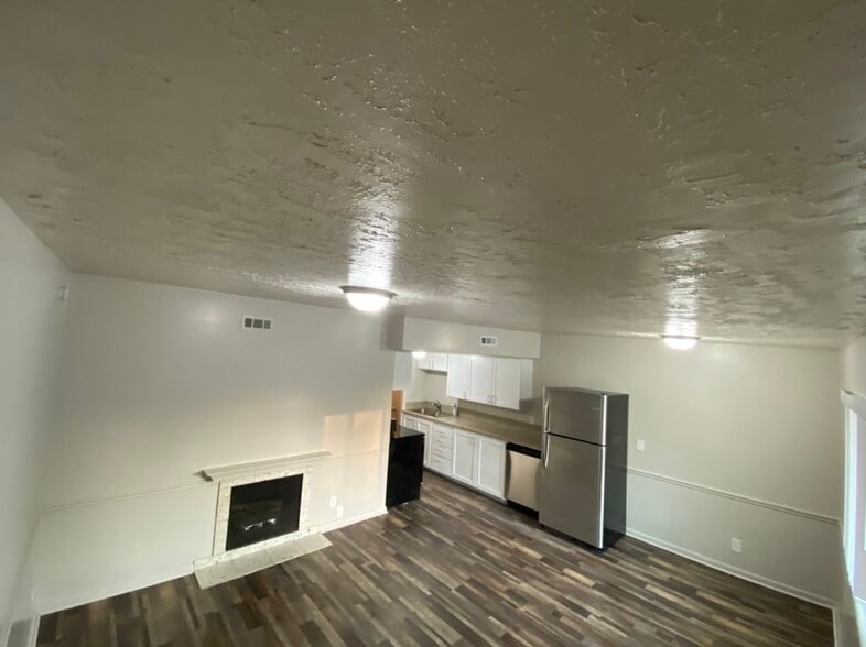 Building Photo - 8833 S 360 E