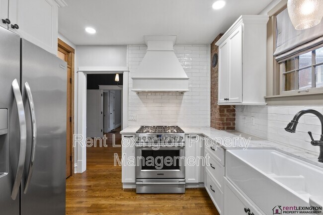 Building Photo - 1041 Fontaine Rd