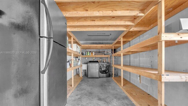 Building Photo - 2900 SW 92nd Ave