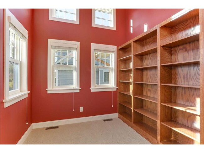 Building Photo - 2012 W Laurel Ave