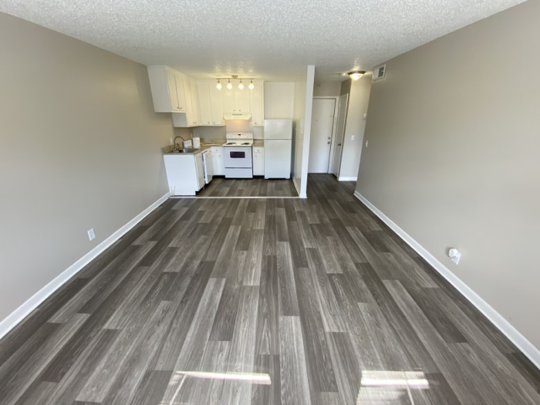 Building Photo - 1005 Hickory Hill Ln