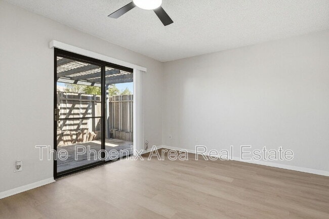 Building Photo - 286 W Palomino Dr