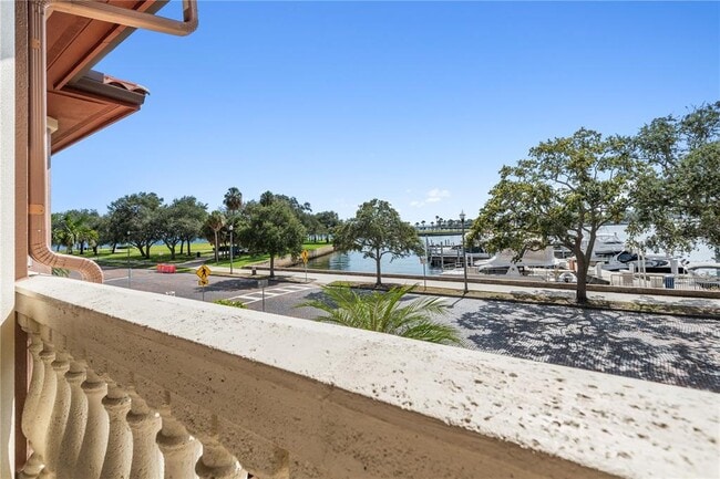 Building Photo - 515 5th Ave NE