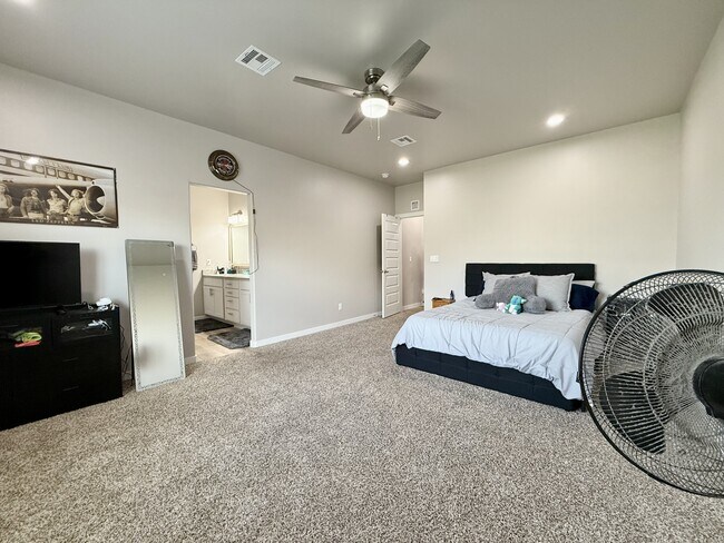 Building Photo - 51069 Purple Mat Ave