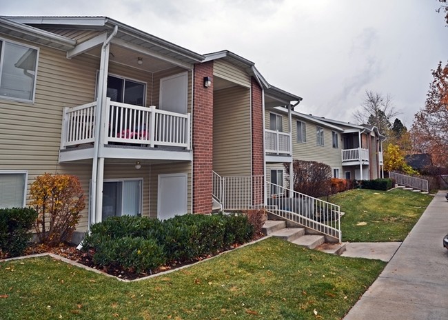 Primary Photo - Mill Hollow Apartments