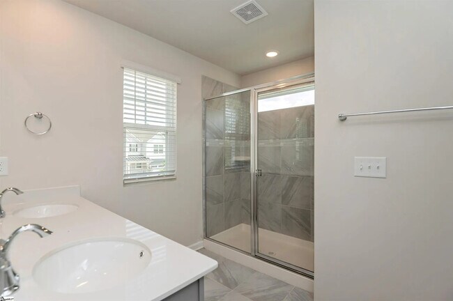 Building Photo - 305 Rodessa Ln
