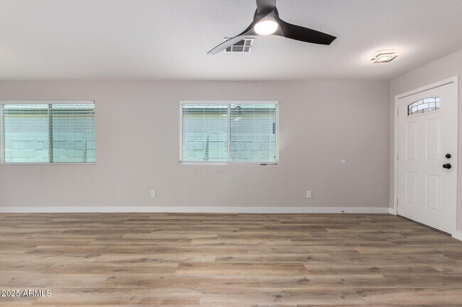Building Photo - 3014 W Zachary Dr