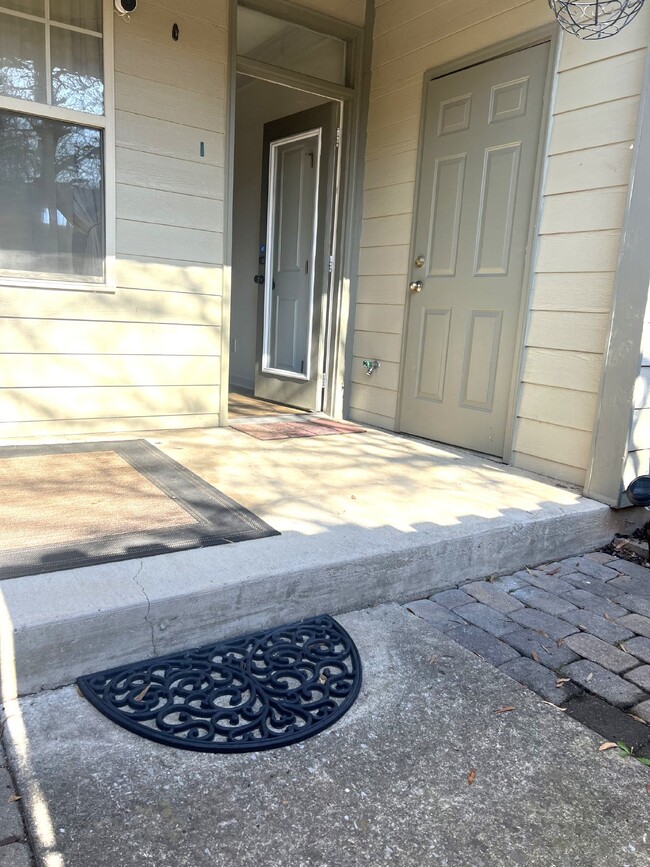 Building Photo - FANTASTIC LOCATION!! 2BR/2.5BA Townhouse in Historic Waverly area!