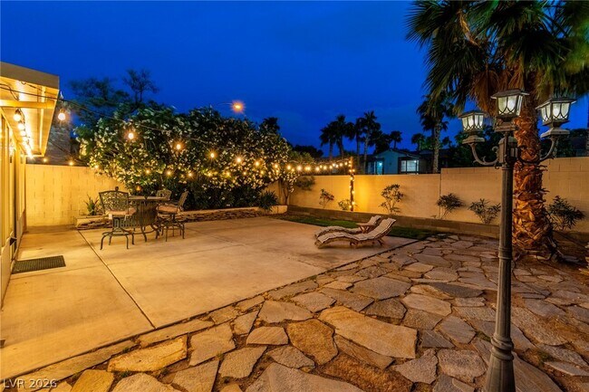 Building Photo - 2457 Swan Ln