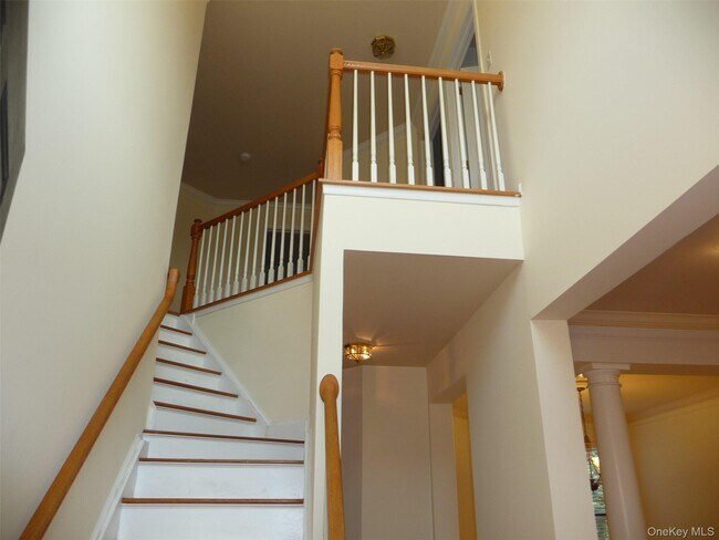 Building Photo - 220 Roosevelt Dr