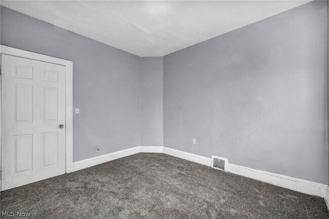 Building Photo - 3438 E 140th St