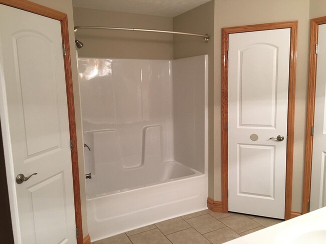 Master Bath 1 - 44 Quiet Way