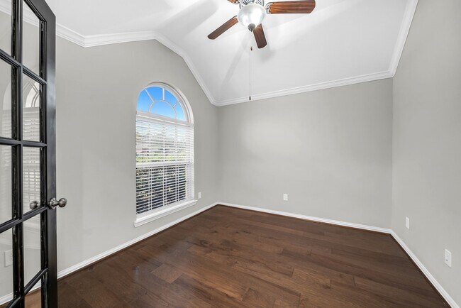 Building Photo - 18739 Laurel Hills Dr