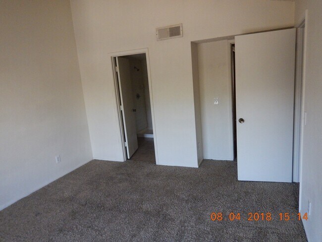 Building Photo - The Villages at Midvale Park 2/2 Condo with AC and all appliances