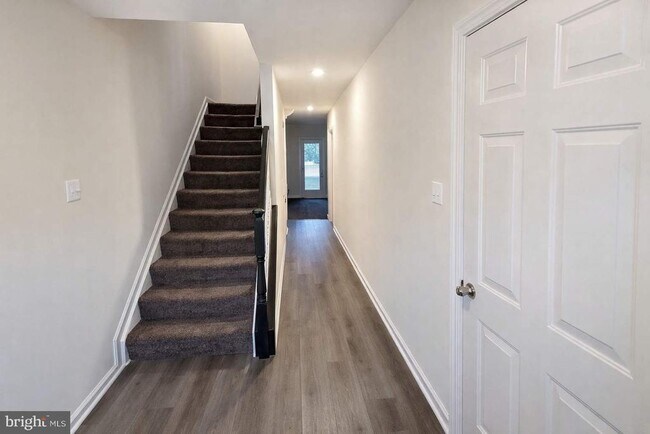 Building Photo - 210 Southwind Dr