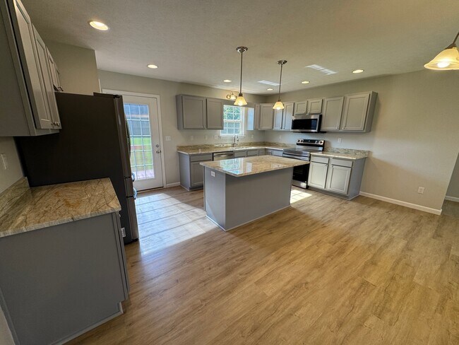 Building Photo - 25 Mandan Ct