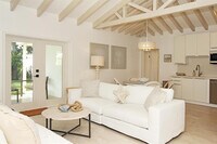 Building Photo - 221 Princeton Dr