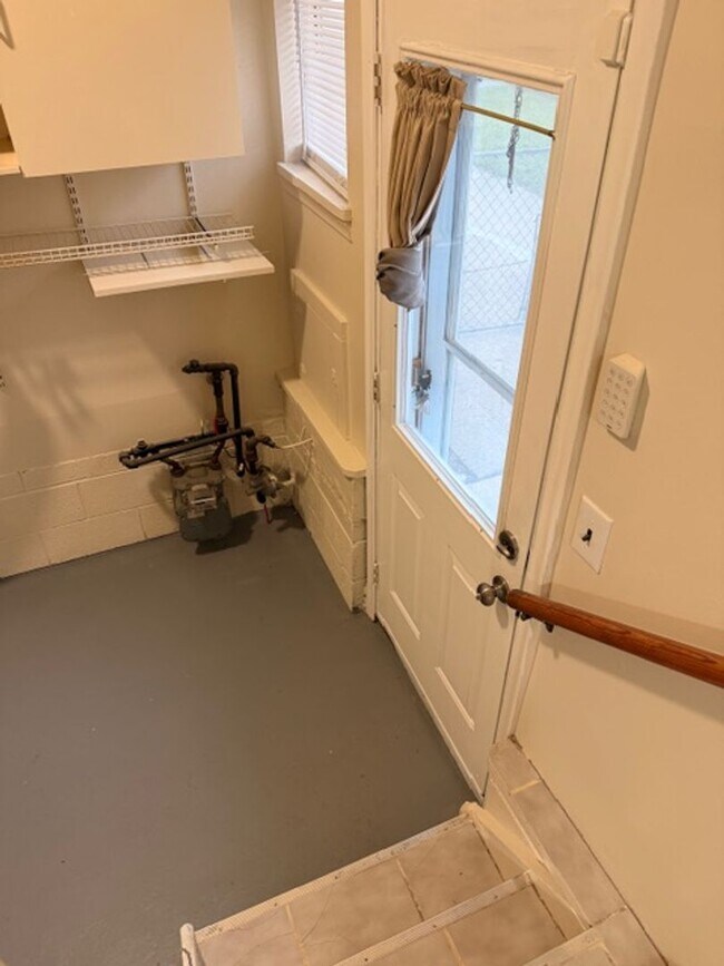 Building Photo - Freshly Transformed 3 Bed Home with Modern Upgrades!