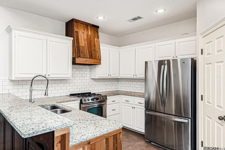 Building Photo - 12467 Dutchtown Villa Dr