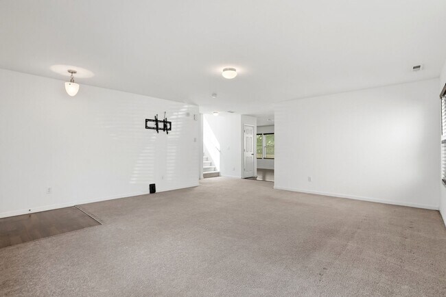 Building Photo - Spacious 4BR Home with New Carpet & Fenced Backyard