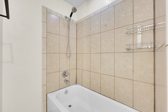 Building Photo - $2,250.00, 4 bed, 3 bath located in Colora...