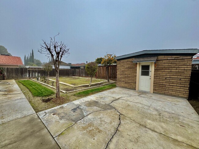 Building Photo - Charming 3 Bedroom 2 Bath Home for Rent in the Ranchwood Estates